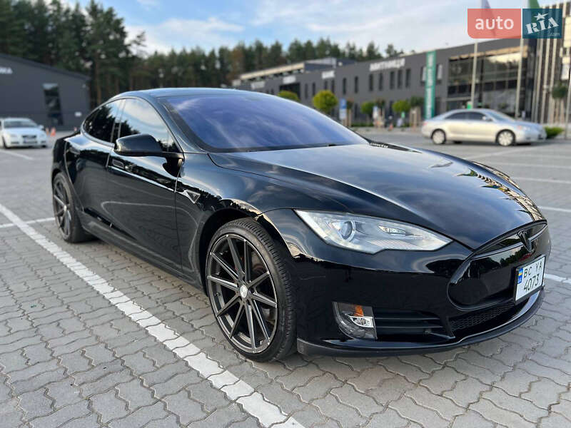 Tesla Model s (2013)