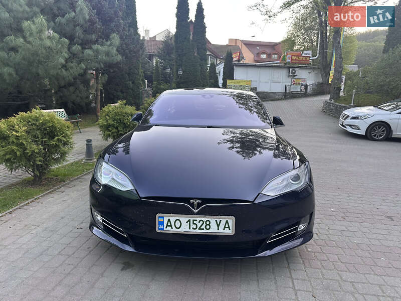 Tesla Model s (2015)
