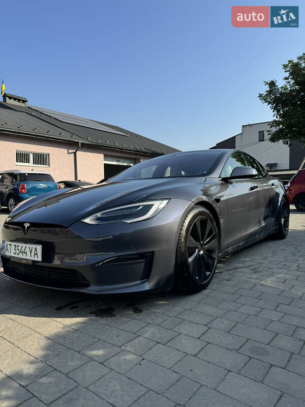 Tesla Model s (2021)