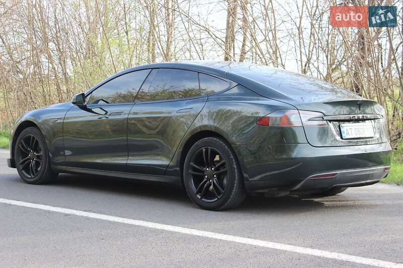 Tesla Model s (2014)