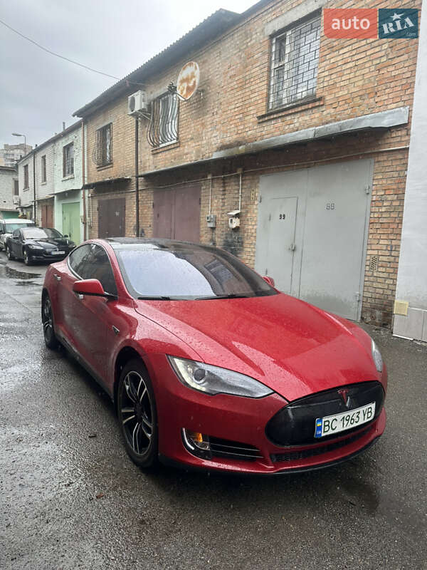 Tesla Model s (2014)