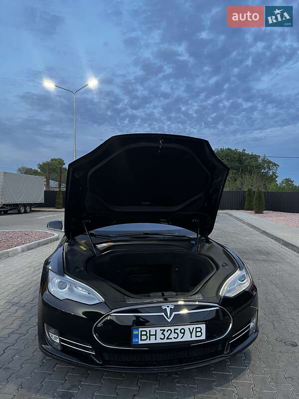 Tesla Model s (2013)