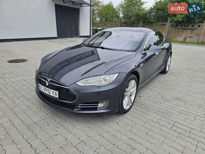 Tesla Model s (2015)