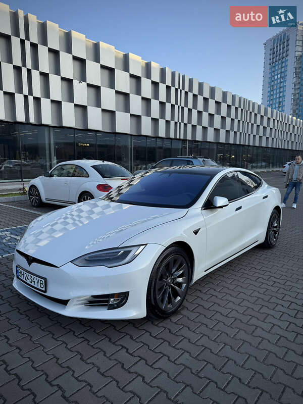 Tesla Model s (2020)