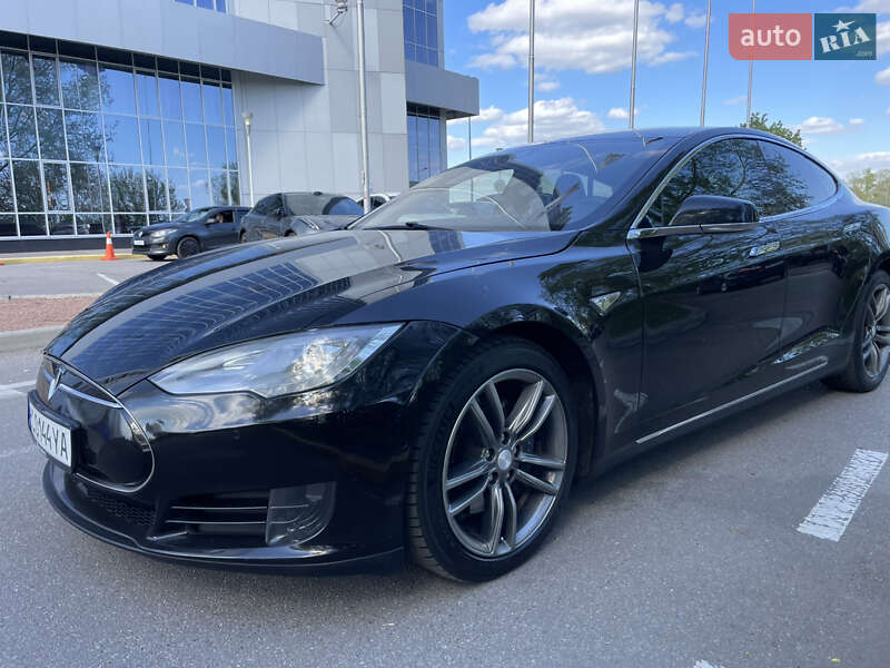 Tesla Model s (2015)