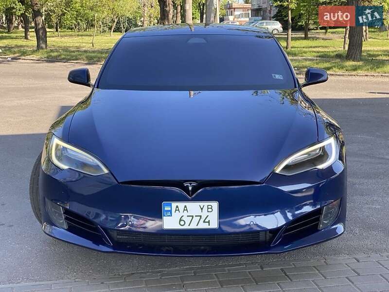 Tesla Model s (2017)