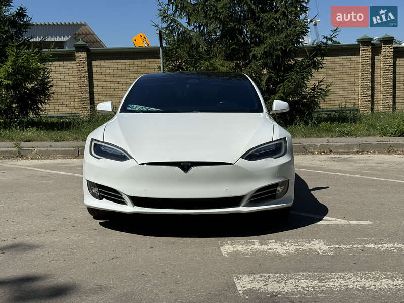 Tesla Model s (2018)
