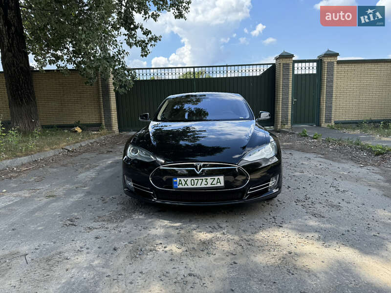 Tesla Model s (2014)