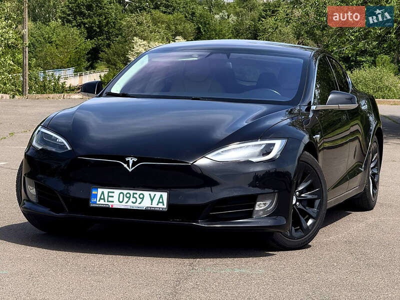 Tesla Model s (2017)