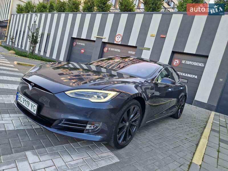 Tesla Model s (2018)