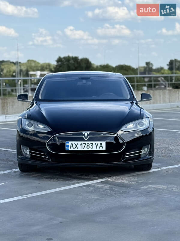 Tesla Model s (2012)
