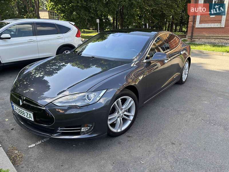 Tesla Model s (2015)