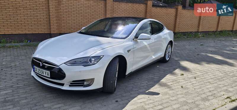 Tesla Model s (2014)