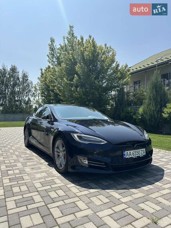 Tesla Model s (2015)