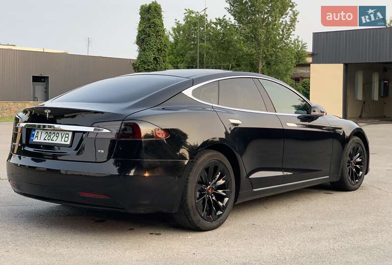 Tesla Model s (2016)