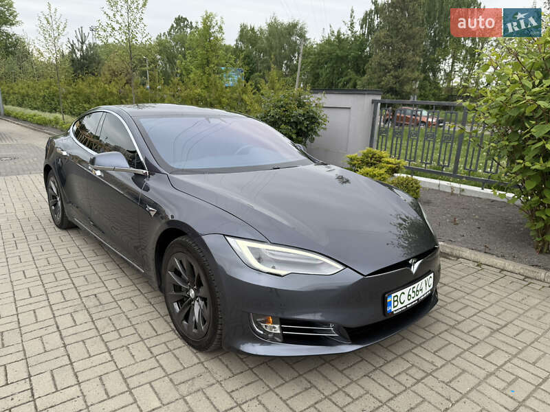 Tesla Model s (2019)