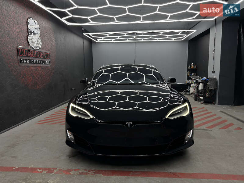Tesla Model s (2017)