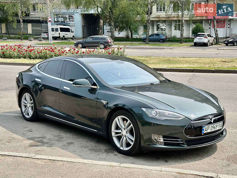 Tesla Model s (2014)