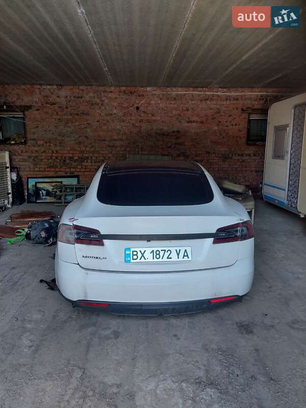 Tesla Model s (2015)