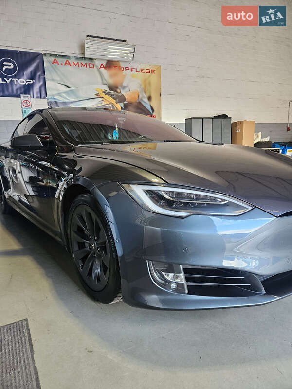 Tesla Model s (2017)