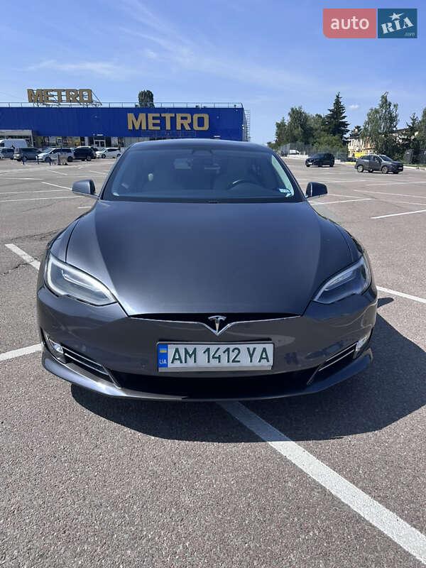 Tesla Model s (2017)