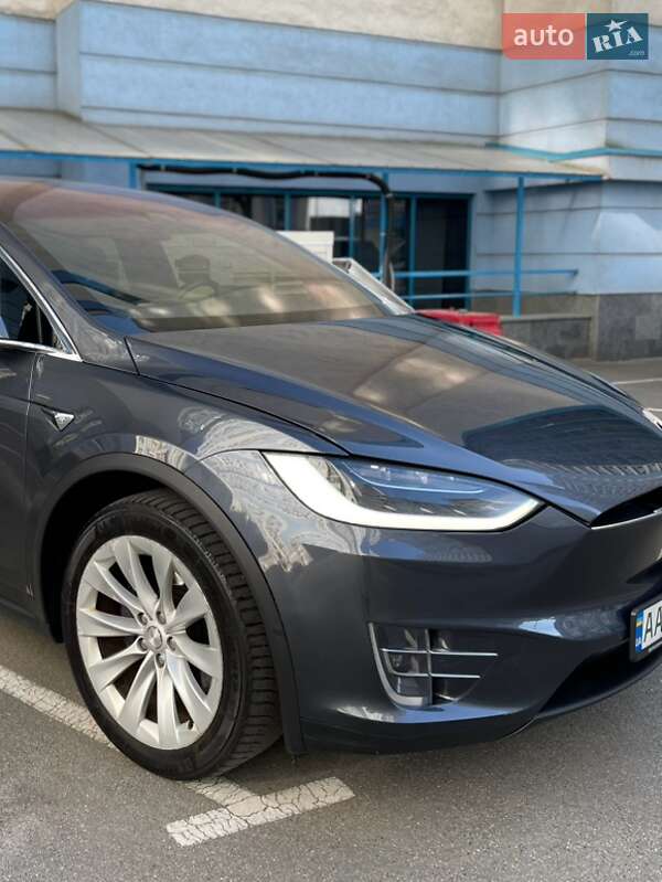 Tesla Model x (2017)