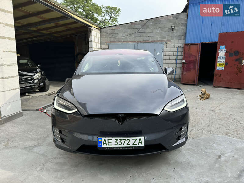 Tesla Model x (2016)