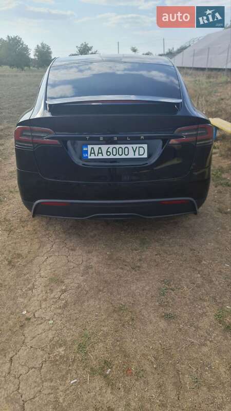 Tesla Model x (2023)