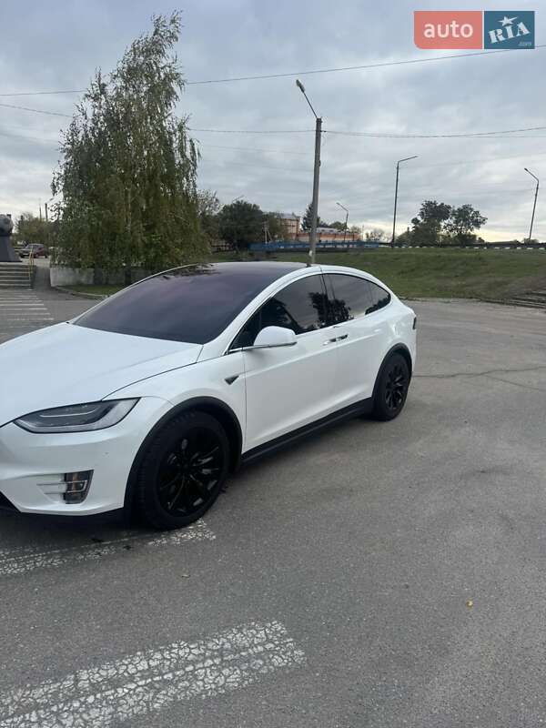 Tesla Model x (2016)