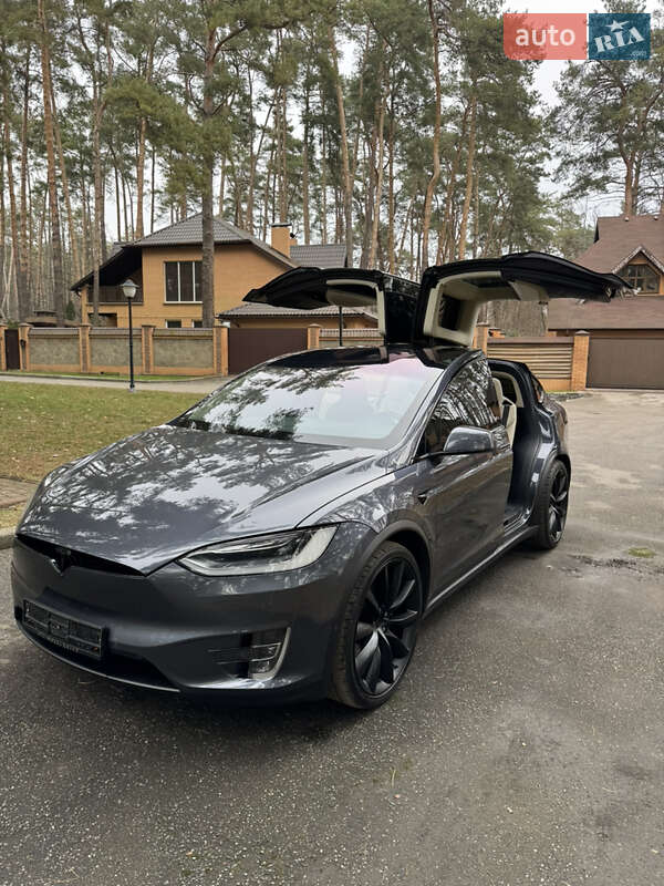 Tesla Model x (2019)