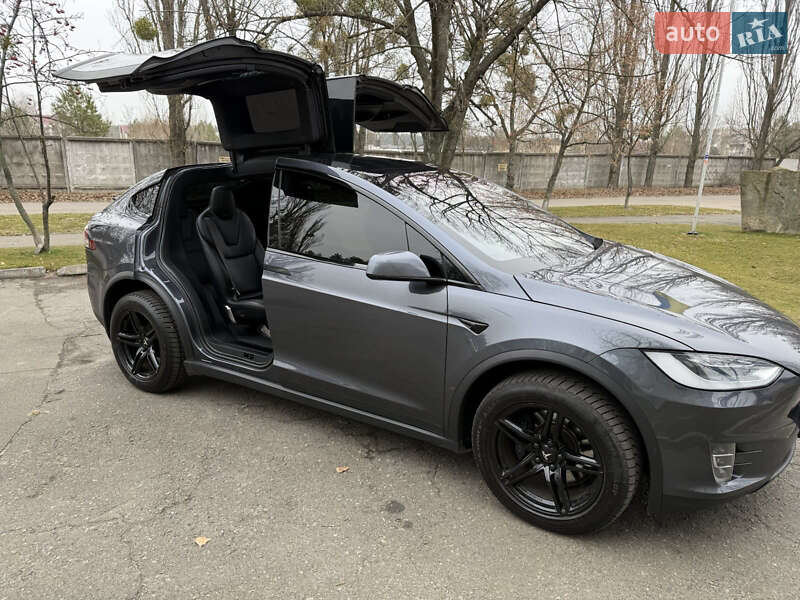 Tesla Model x (2019)