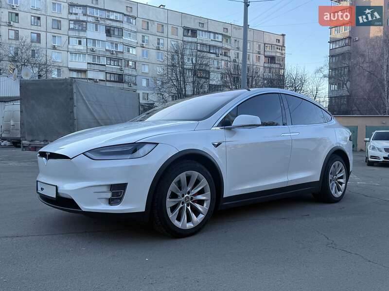 Tesla Model x (2020)