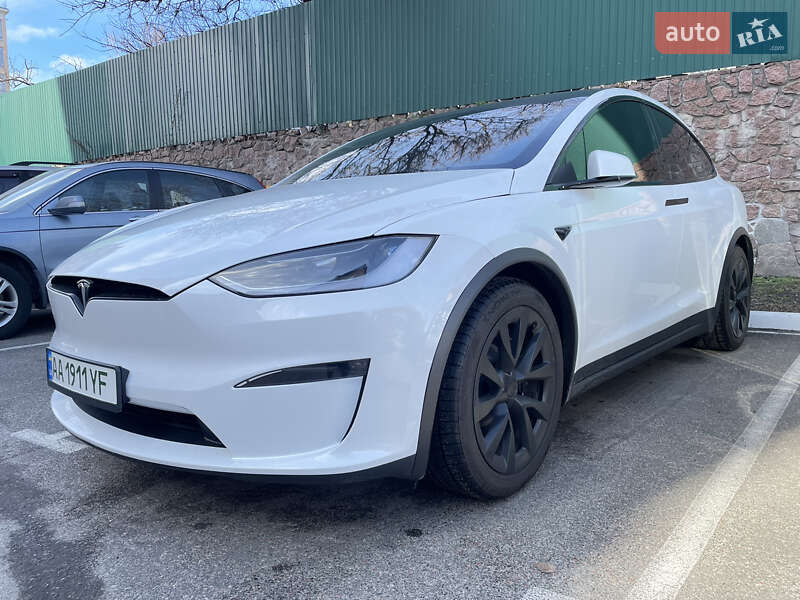 Tesla Model x (2023)