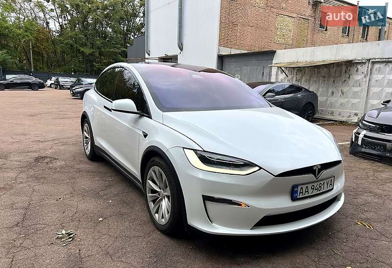 Tesla Model x (2023)