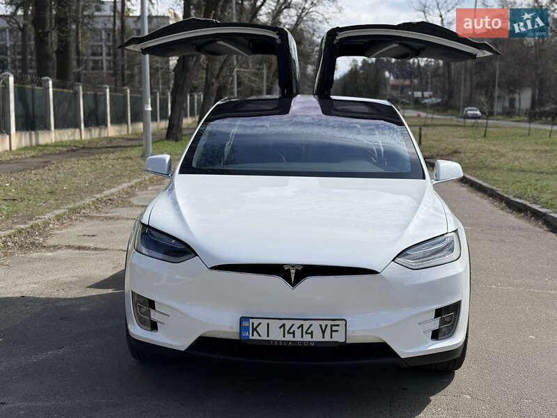 Tesla Model x (2019)
