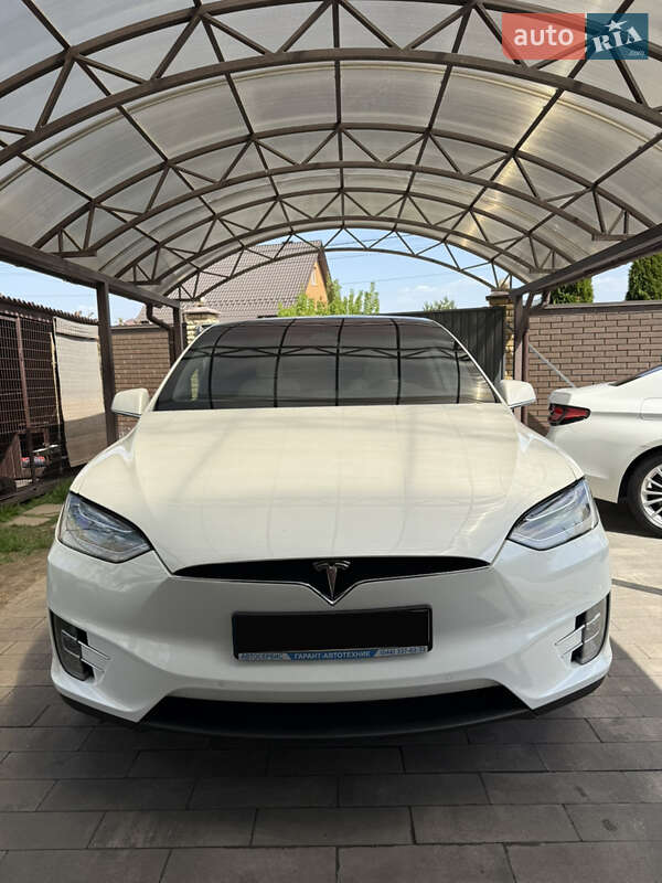 Tesla Model x (2020)