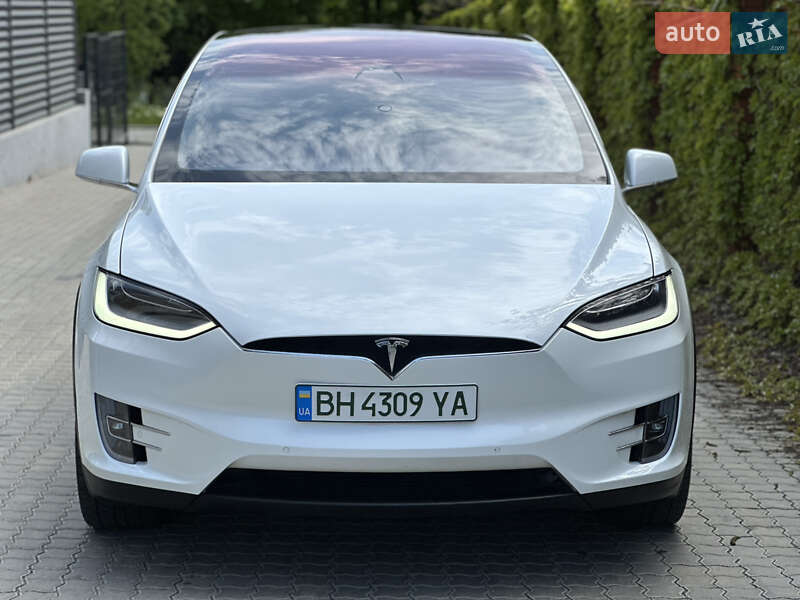Tesla Model x (2020)