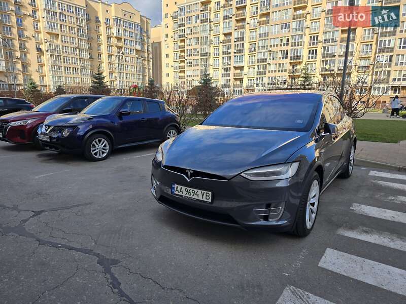 Tesla Model x (2017)