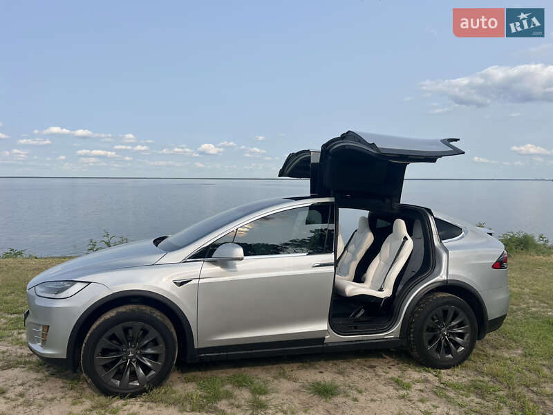 Tesla Model x (2018)