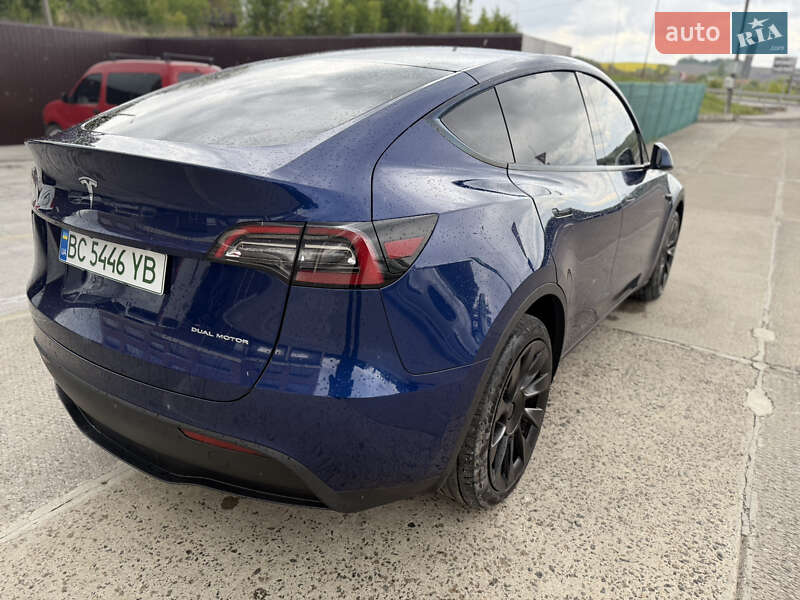 Tesla Model y (2022)