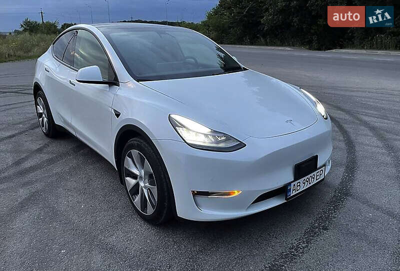 Tesla Model y (2020)