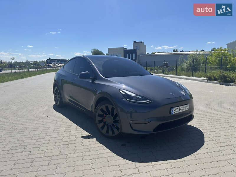 Tesla Model y (2023)
