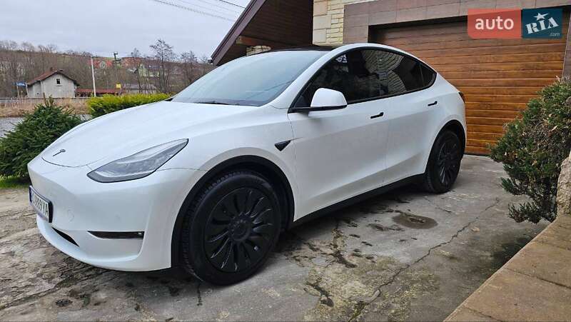 Tesla Model y (2021)