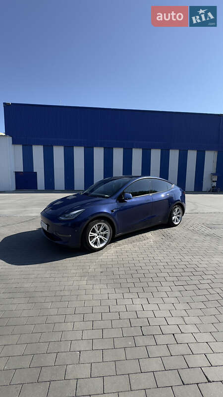Tesla Model y (2021)