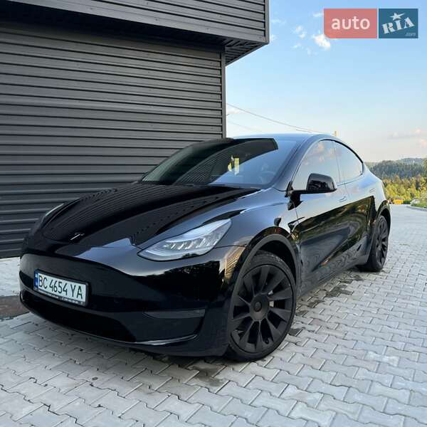 Tesla Model y (2020)