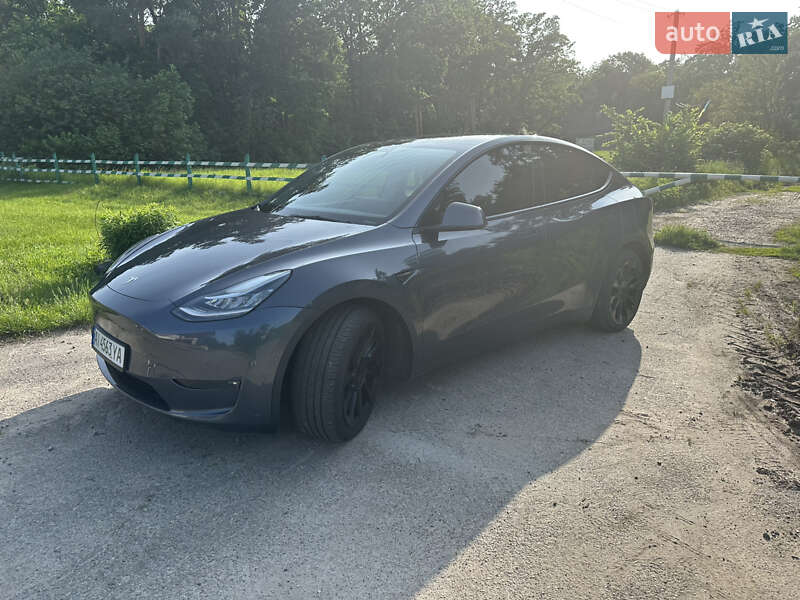 Tesla Model y (2022)