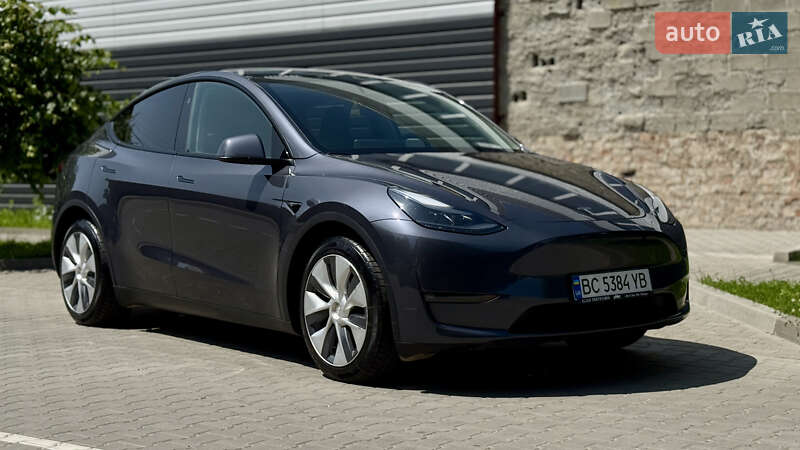 Tesla Model y (2023)