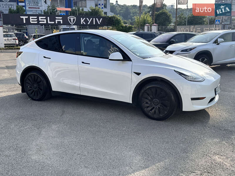 Tesla Model y (2021)