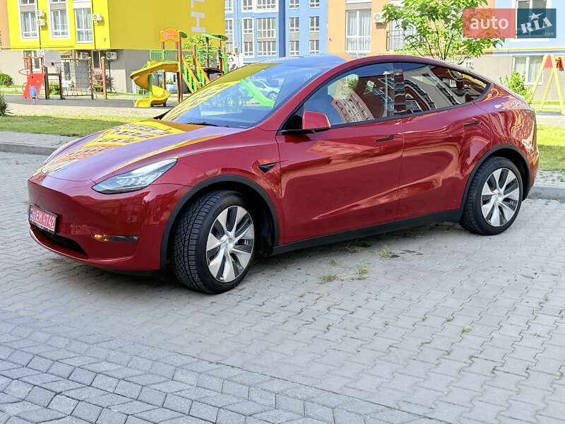 Tesla Model y (2021)