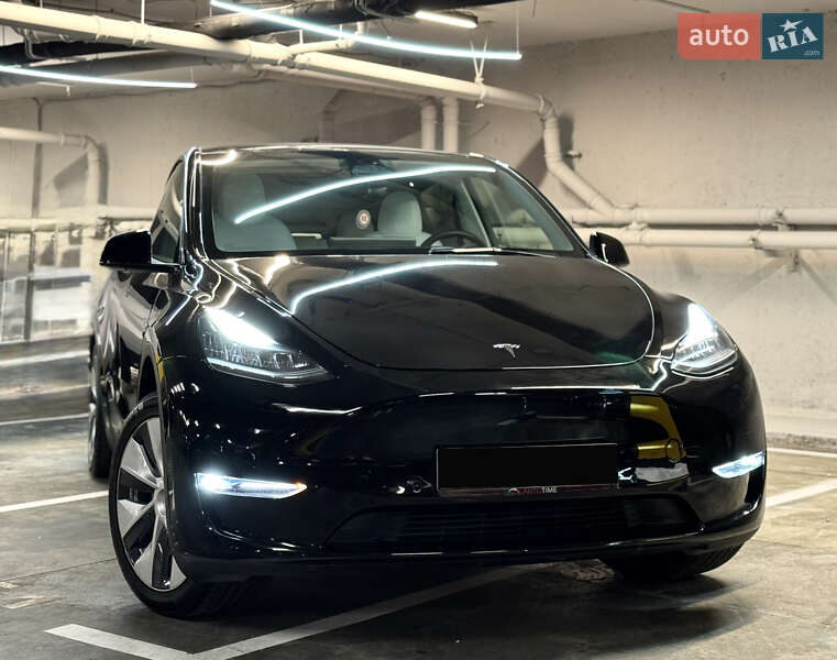 Tesla Model y (2021)